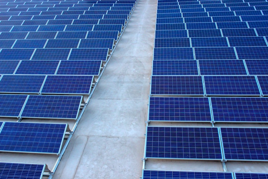 solar-panels-zo7usokvh98